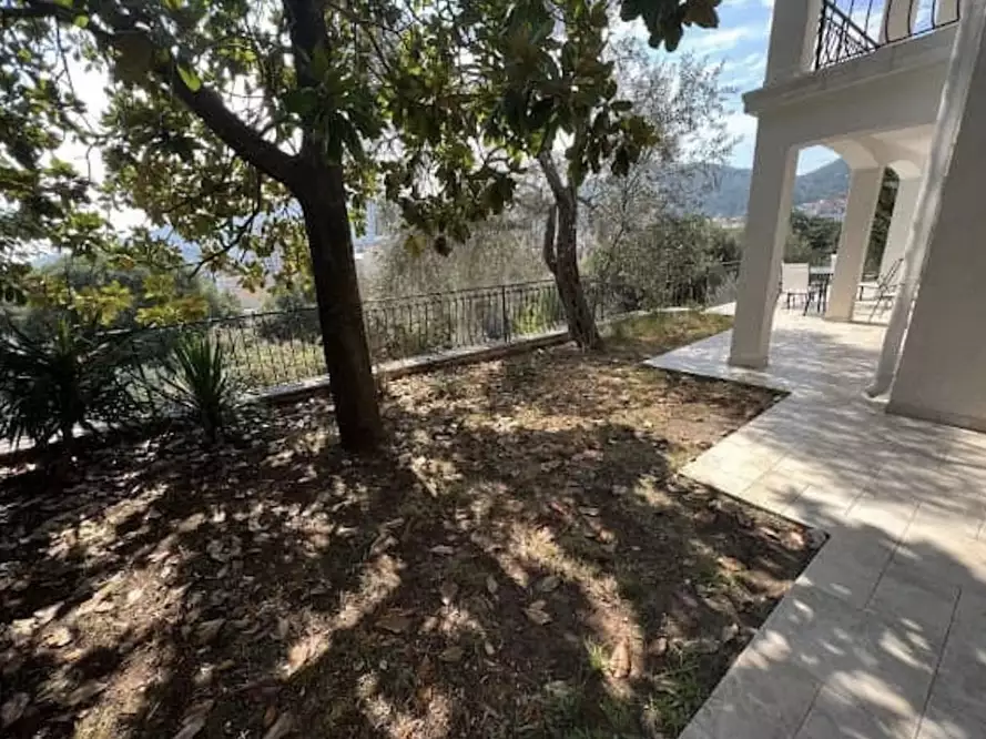 House 358m² in Montenegro, Budva. Priced at 790000€ rent photo-3