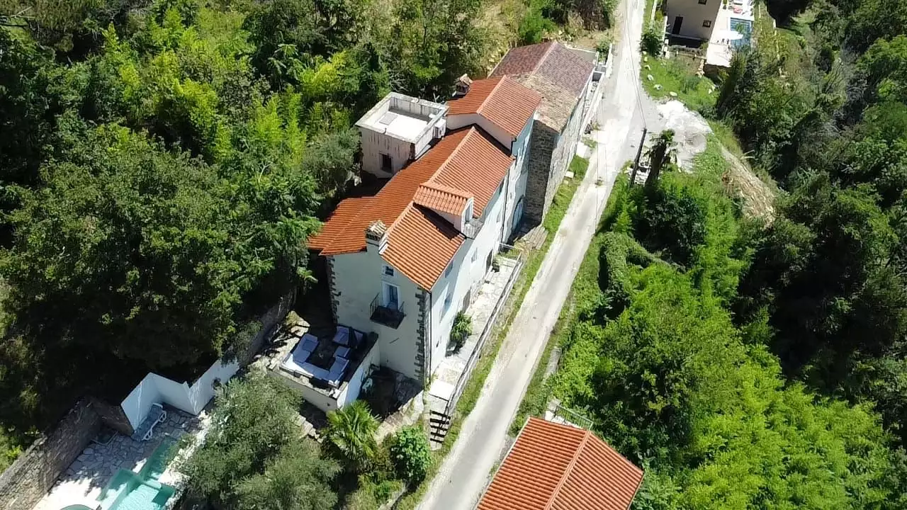 Villa 465m² in Croatia, Motovun. Priced at 780000€ rent photo-2