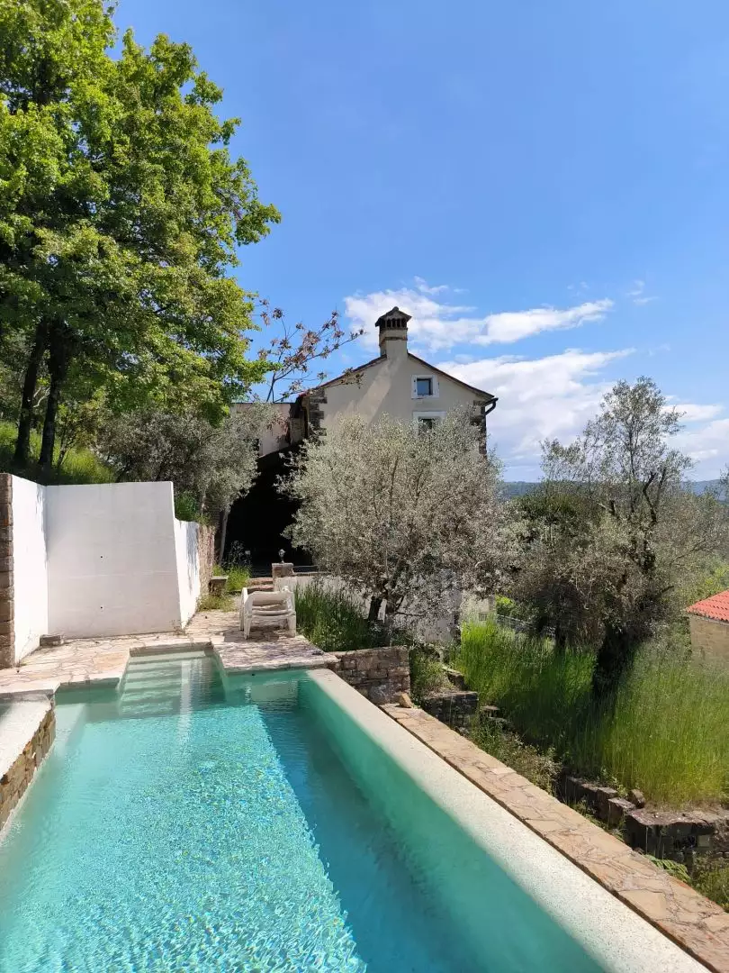 Villa 465m² in Croatia, Motovun. Priced at 780000€ rent photo-6