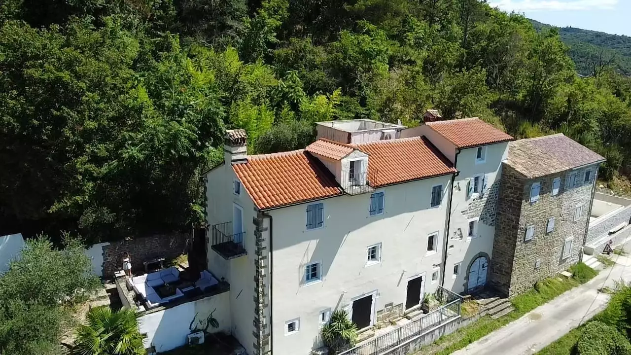 Villa 465m² in Croatia, Motovun. Priced at 780000€ rent photo-10