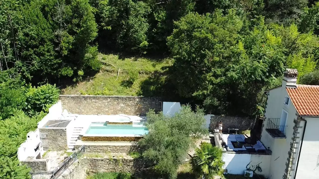 Villa 465m² in Croatia, Motovun. Priced at 780000€ rent photo-11