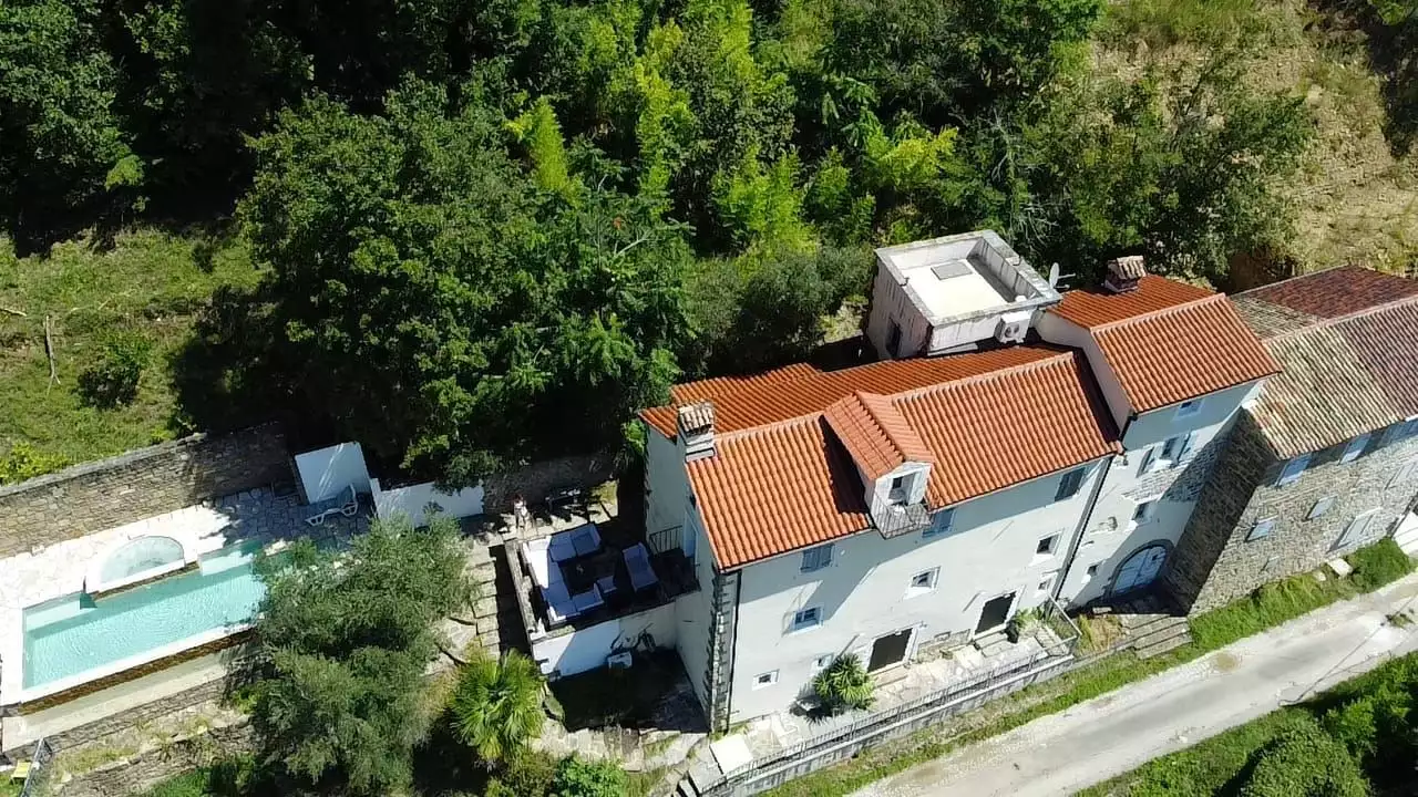 Villa 465m² in Croatia, Motovun. Priced at 780000€ rent photo-14