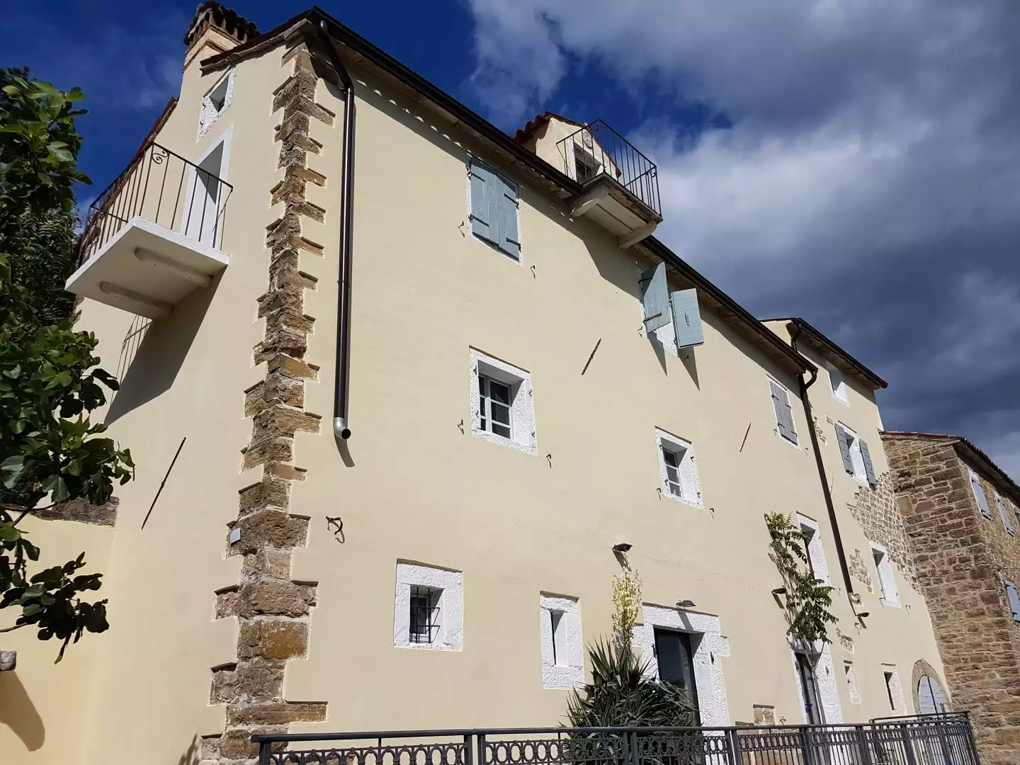 Villa 465m² in Croatia, Motovun. Priced at 780000€ rent photo-17