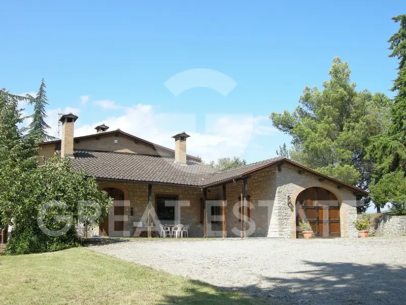 House 264m² in Italy, Perugia. Priced at 580000€ rent photo-1