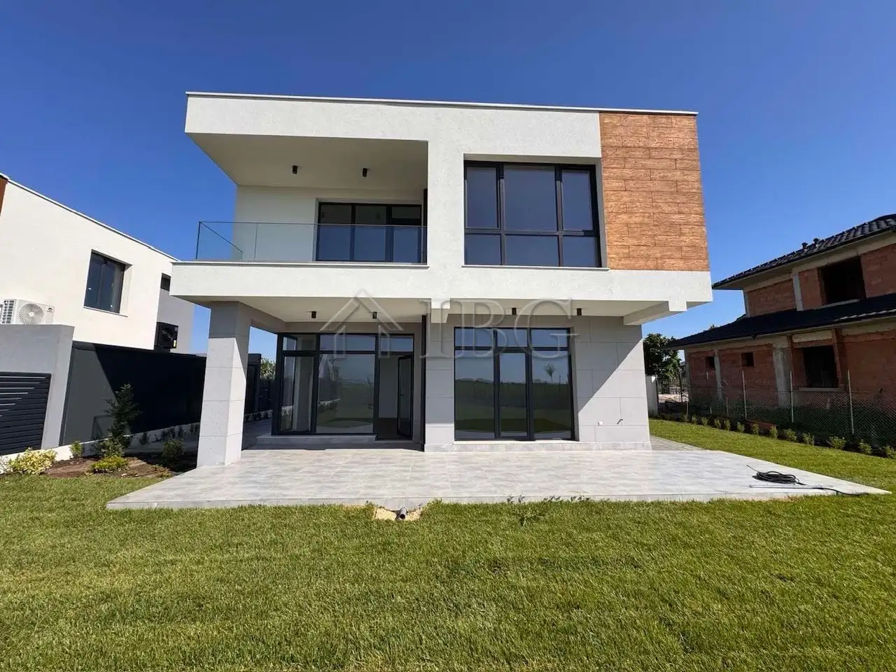 House 196m² in Bulgaria, Pomorie. Priced at 400000€ rent photo-1
