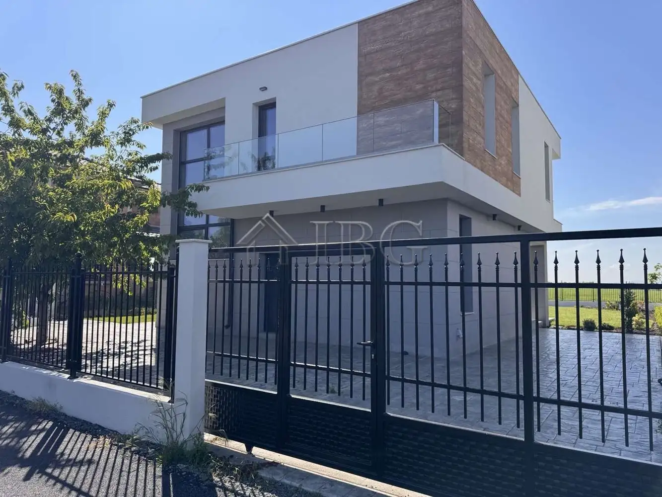 House 196m² in Bulgaria, Pomorie. Priced at 400000€ rent photo-4