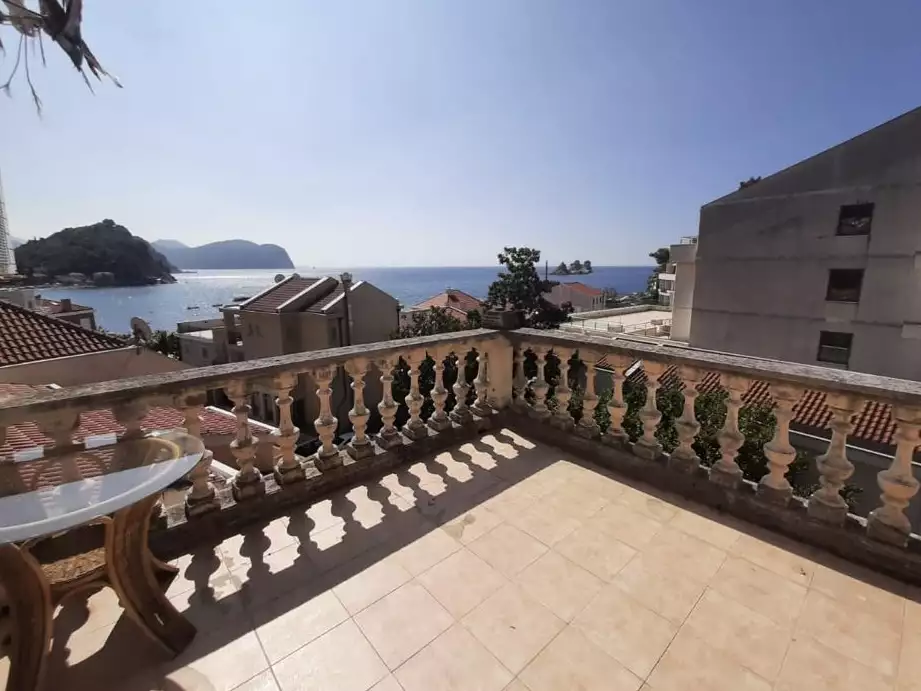 House 273m² in Montenegro, Petrovac. Priced at 700000€ rent photo-5