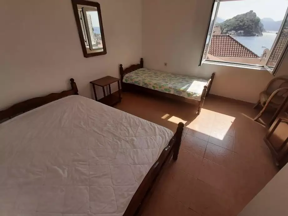 House 273m² in Montenegro, Petrovac. Priced at 700000€ rent photo-6