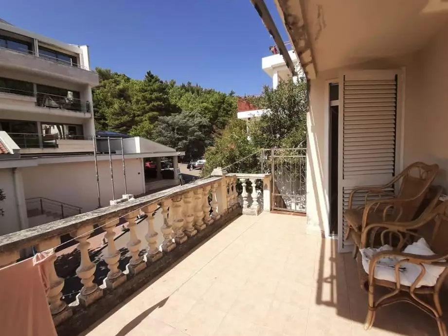 House 273m² in Montenegro, Petrovac. Priced at 700000€ rent photo-13