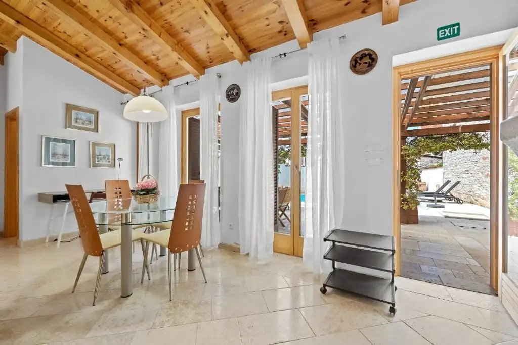 Villa 210m² in Croatia, Kanfanar. Priced at 520000€ rent photo-4