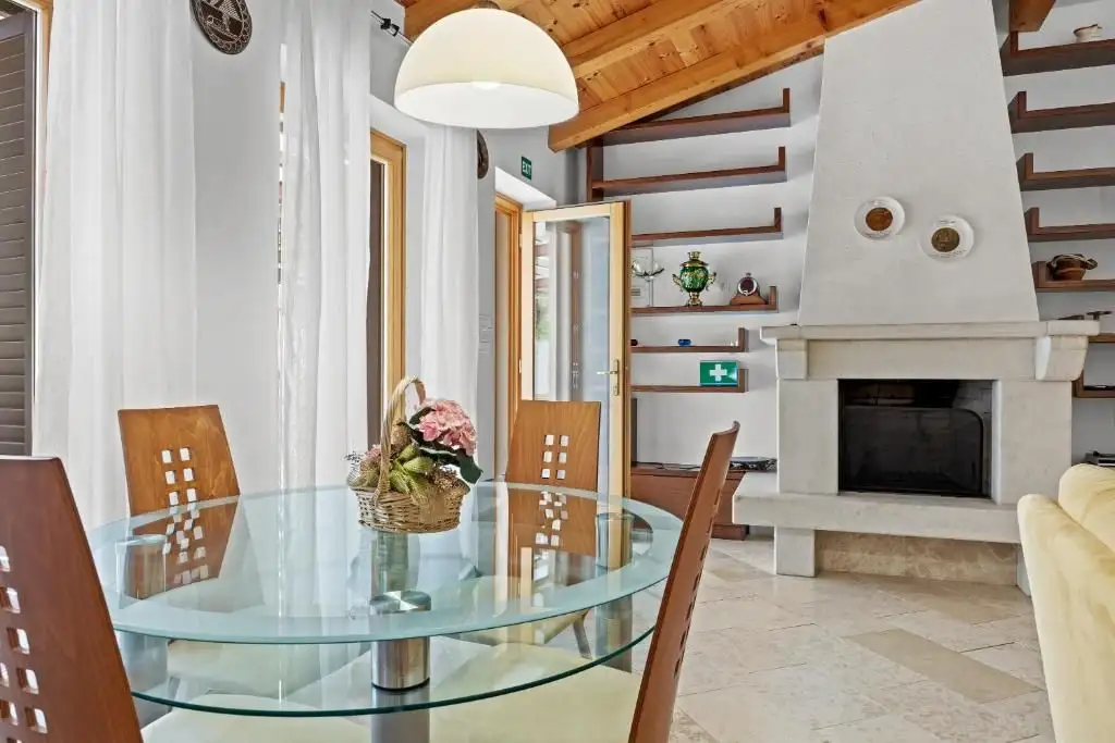 Villa 210m² in Croatia, Kanfanar. Priced at 520000€ rent photo-5