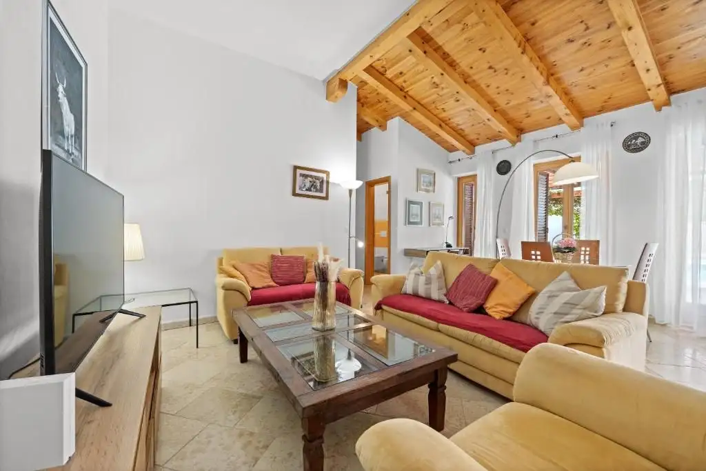 Villa 210m² in Croatia, Kanfanar. Priced at 520000€ rent photo-7