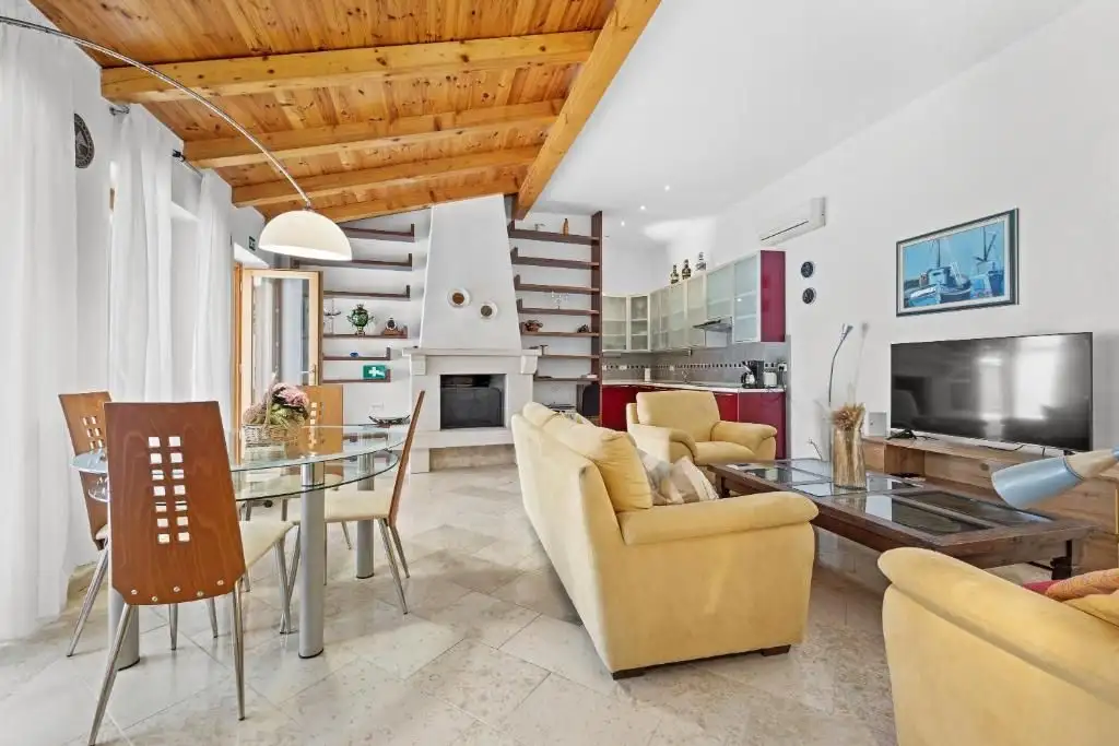 Villa 210m² in Croatia, Kanfanar. Priced at 520000€ rent photo-13