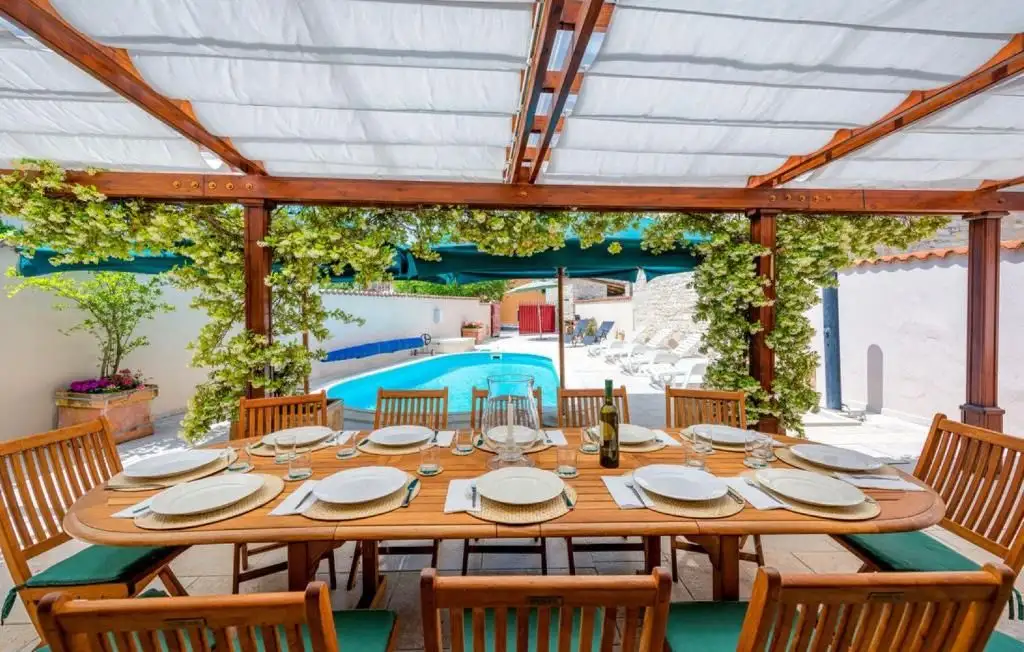 Villa 210m² in Croatia, Kanfanar. Priced at 520000€ rent photo-14