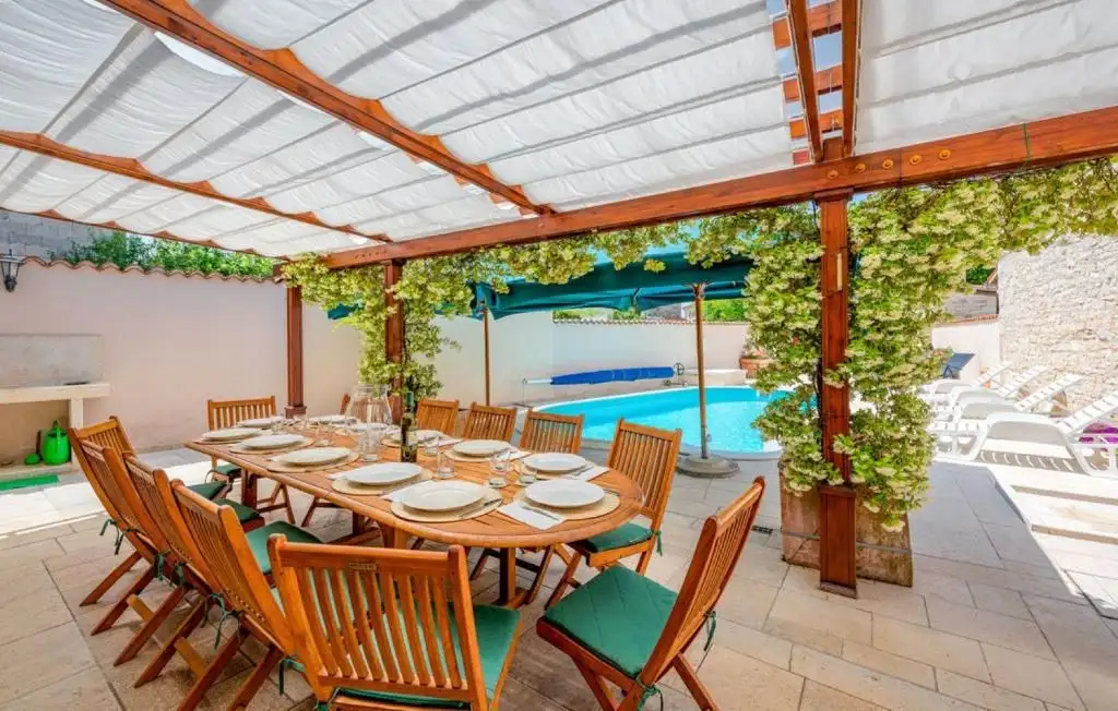 Villa 210m² in Croatia, Kanfanar. Priced at 520000€ rent photo-15