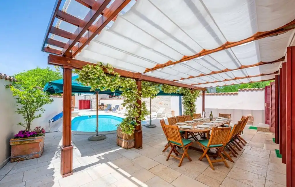 Villa 210m² in Croatia, Kanfanar. Priced at 520000€ rent photo-16