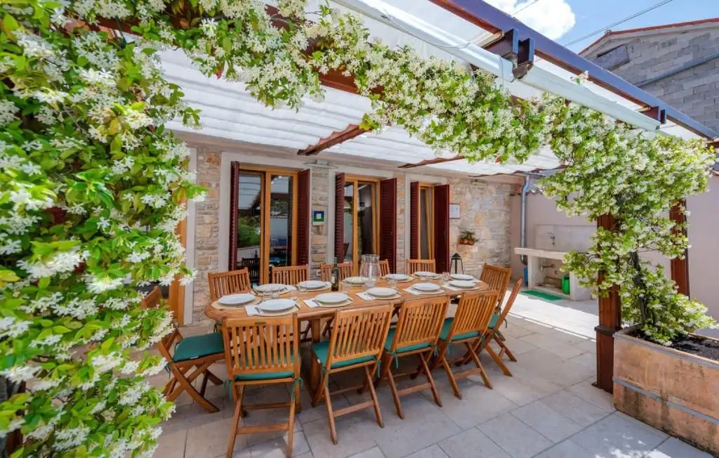 Villa 210m² in Croatia, Kanfanar. Priced at 520000€ rent photo-17