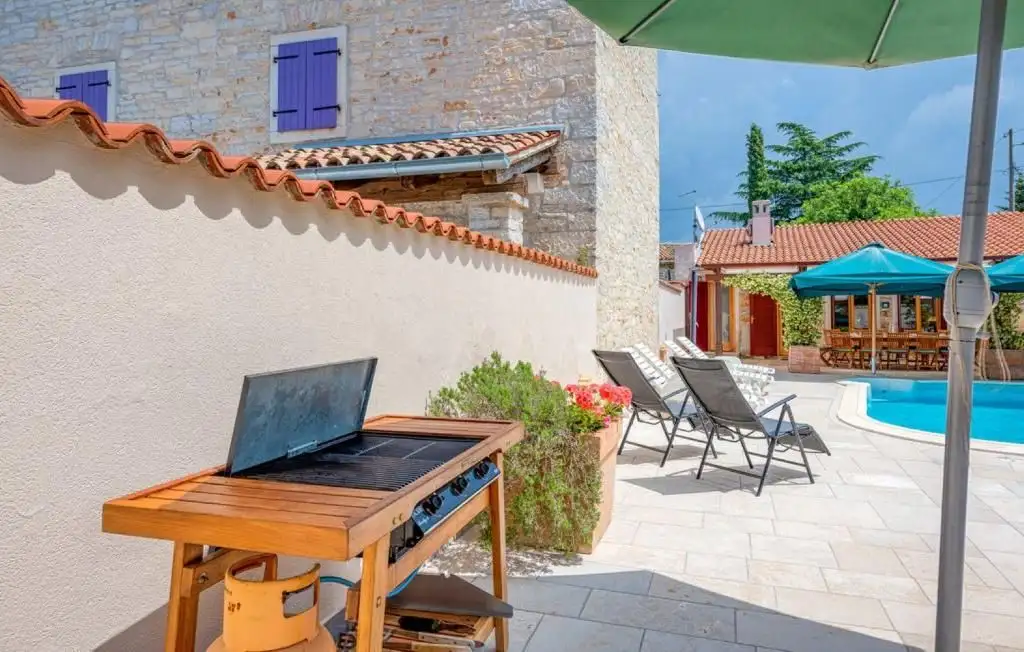 Villa 210m² in Croatia, Kanfanar. Priced at 520000€ rent photo-18