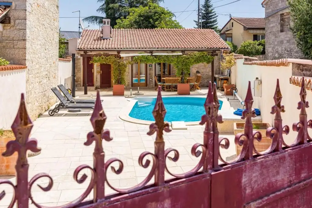 Villa 210m² in Croatia, Kanfanar. Priced at 520000€ rent photo-20