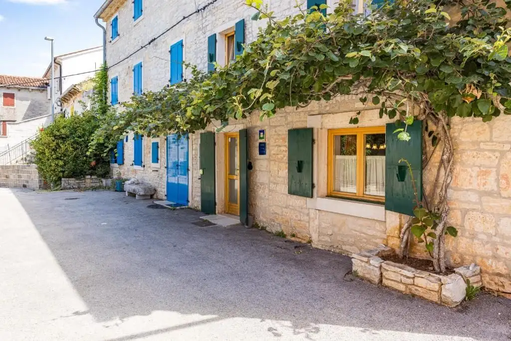 Villa 210m² in Croatia, Kanfanar. Priced at 520000€ rent photo-22
