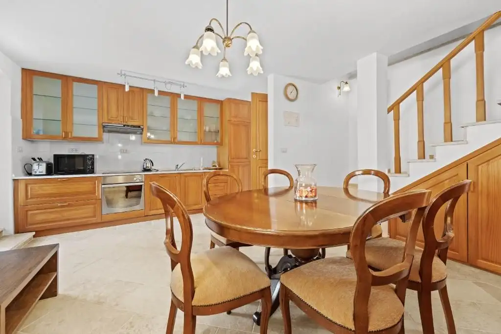 Villa 210m² in Croatia, Kanfanar. Priced at 520000€ rent photo-24