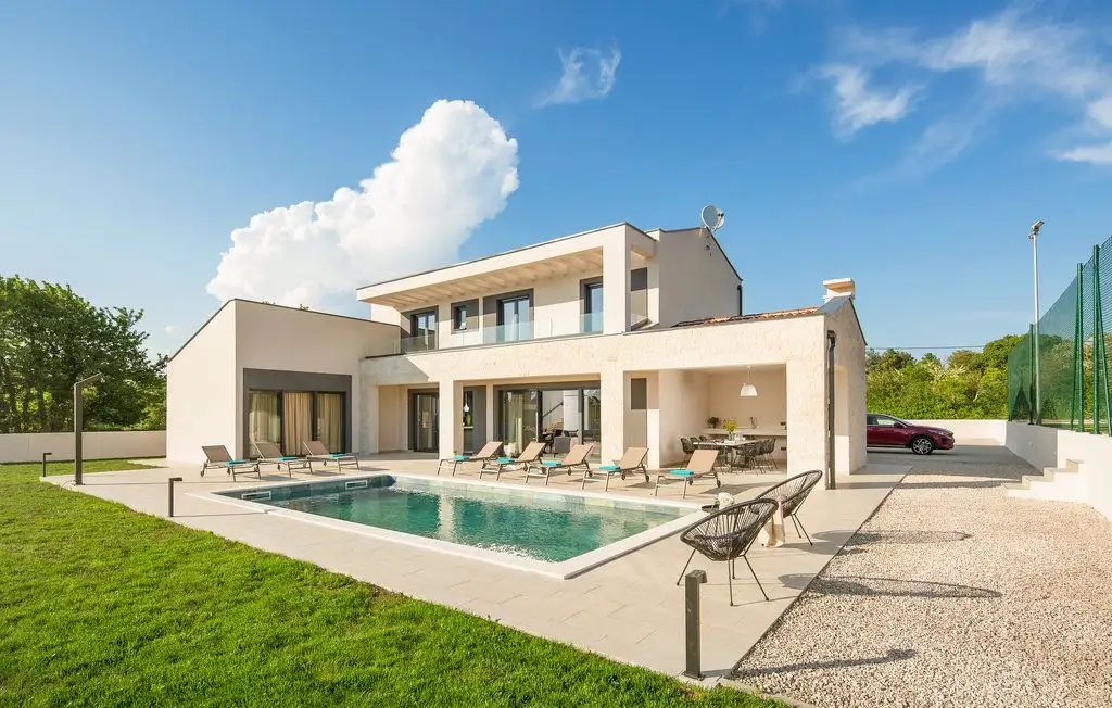 Villa 232m² in Croatia, Labin. Priced at 850000€ rent photo-1