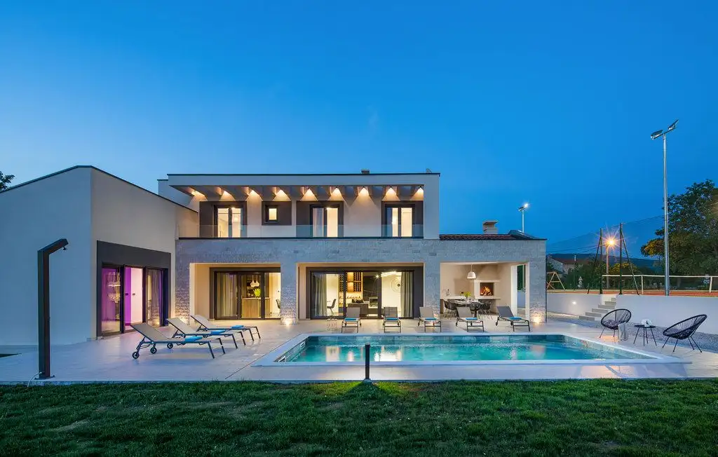 Villa 232m² in Croatia, Labin. Priced at 850000€ rent photo-2