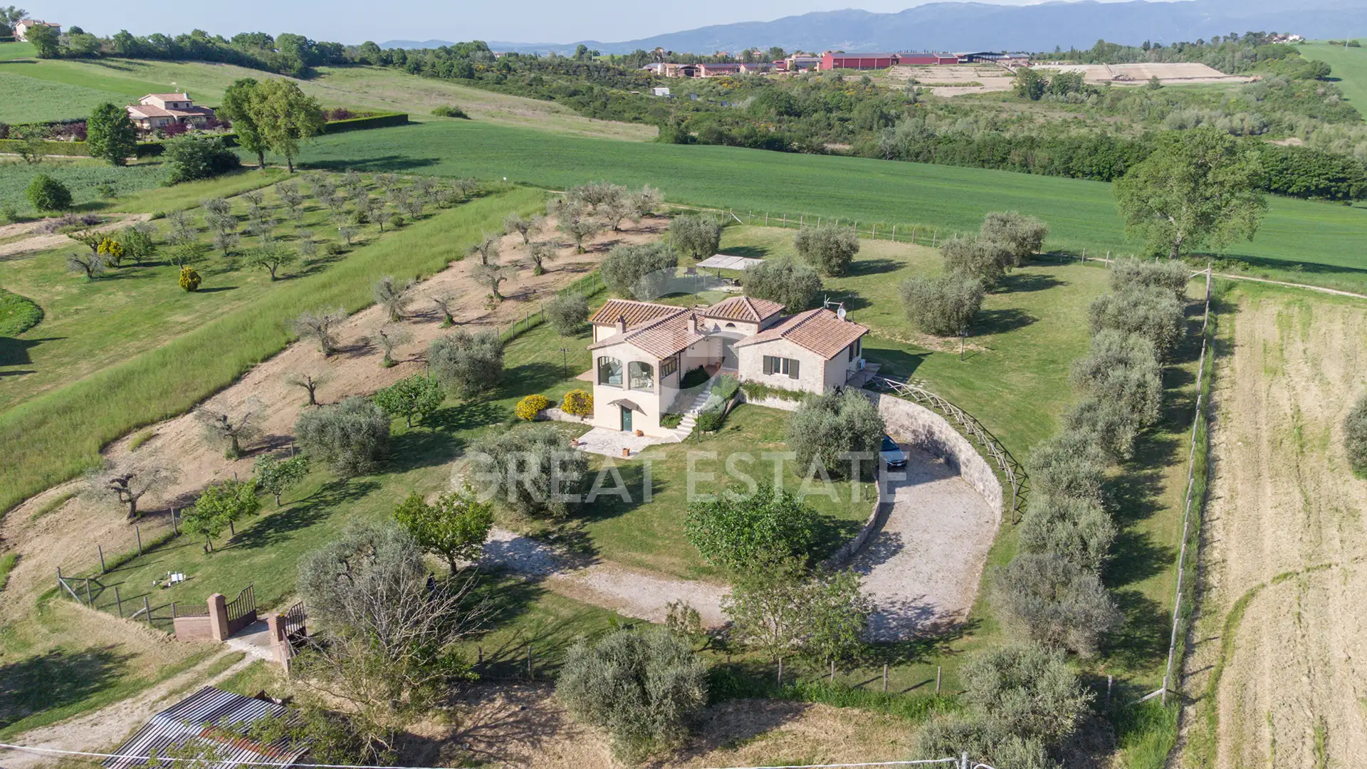 House 270m² in Italy, Terney. Priced at 455000€ rent photo-1