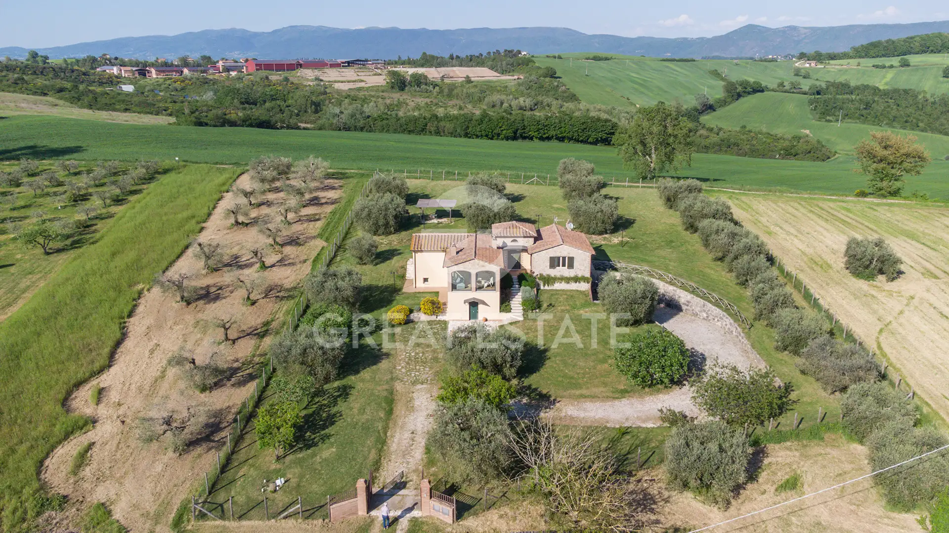House 270m² in Italy, Terney. Priced at 455000€ rent photo-2
