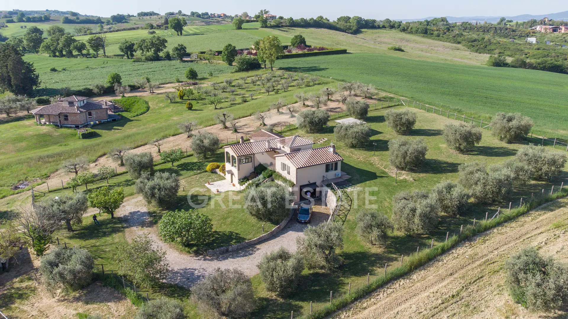 House 270m² in Italy, Terney. Priced at 455000€ rent photo-3