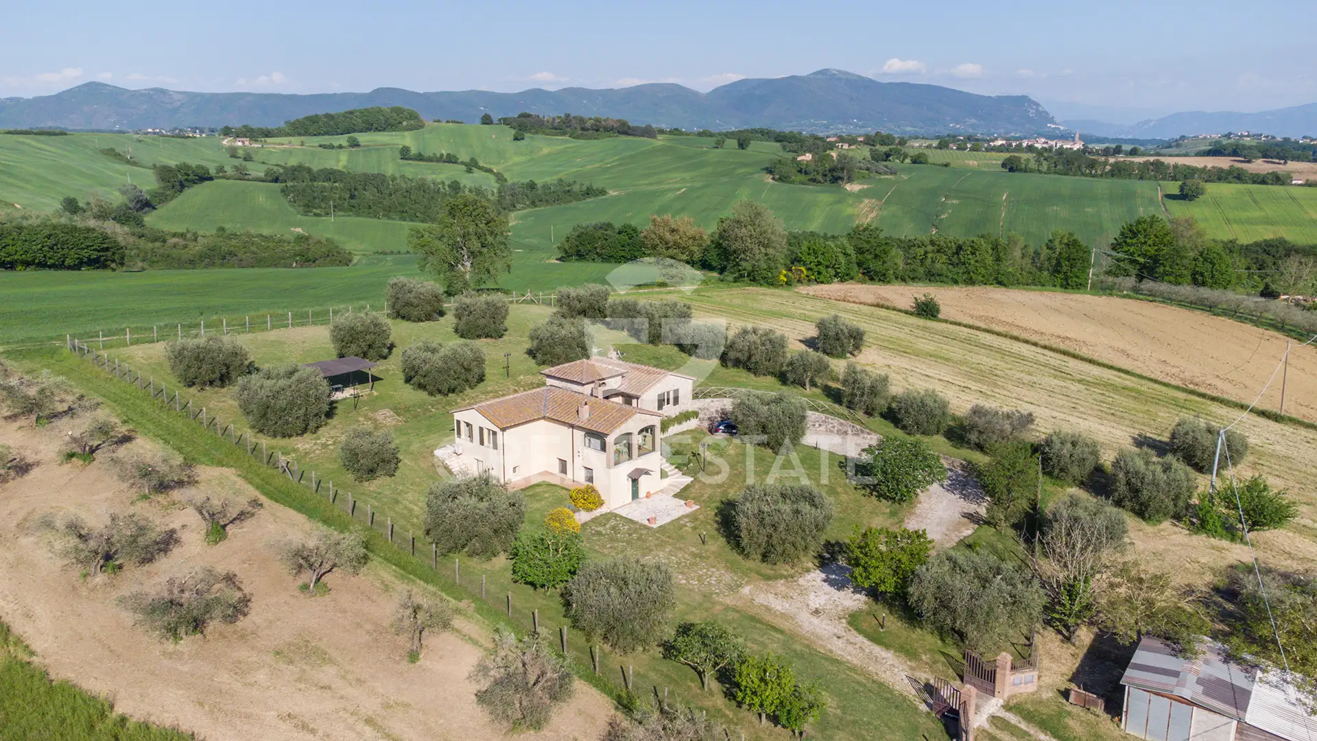 House 270m² in Italy, Terney. Priced at 455000€ rent photo-4