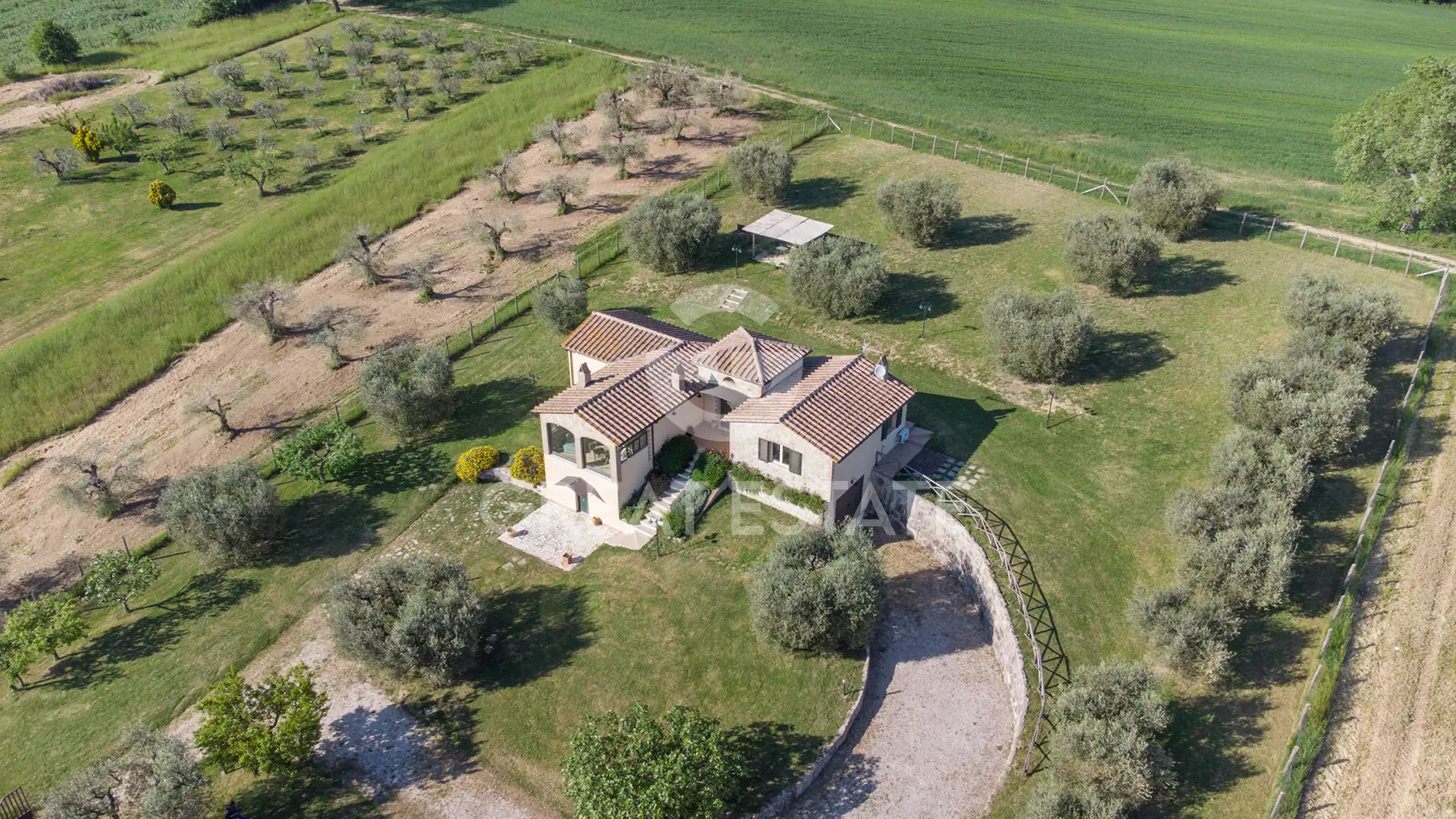 House 270m² in Italy, Terney. Priced at 455000€ rent photo-13