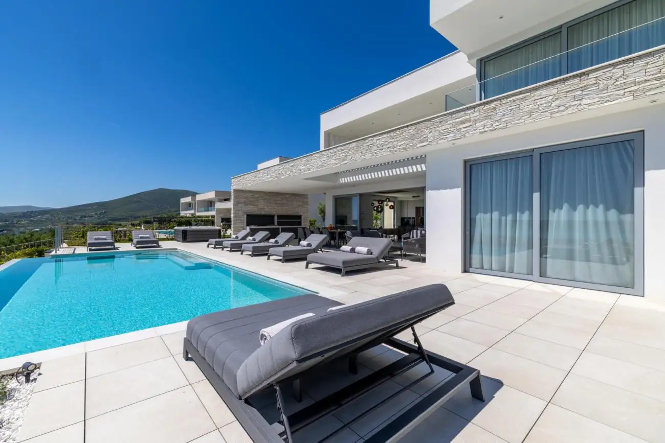 Villa 330m² in Croatia, Split. Priced at 2480000€ rent photo-3