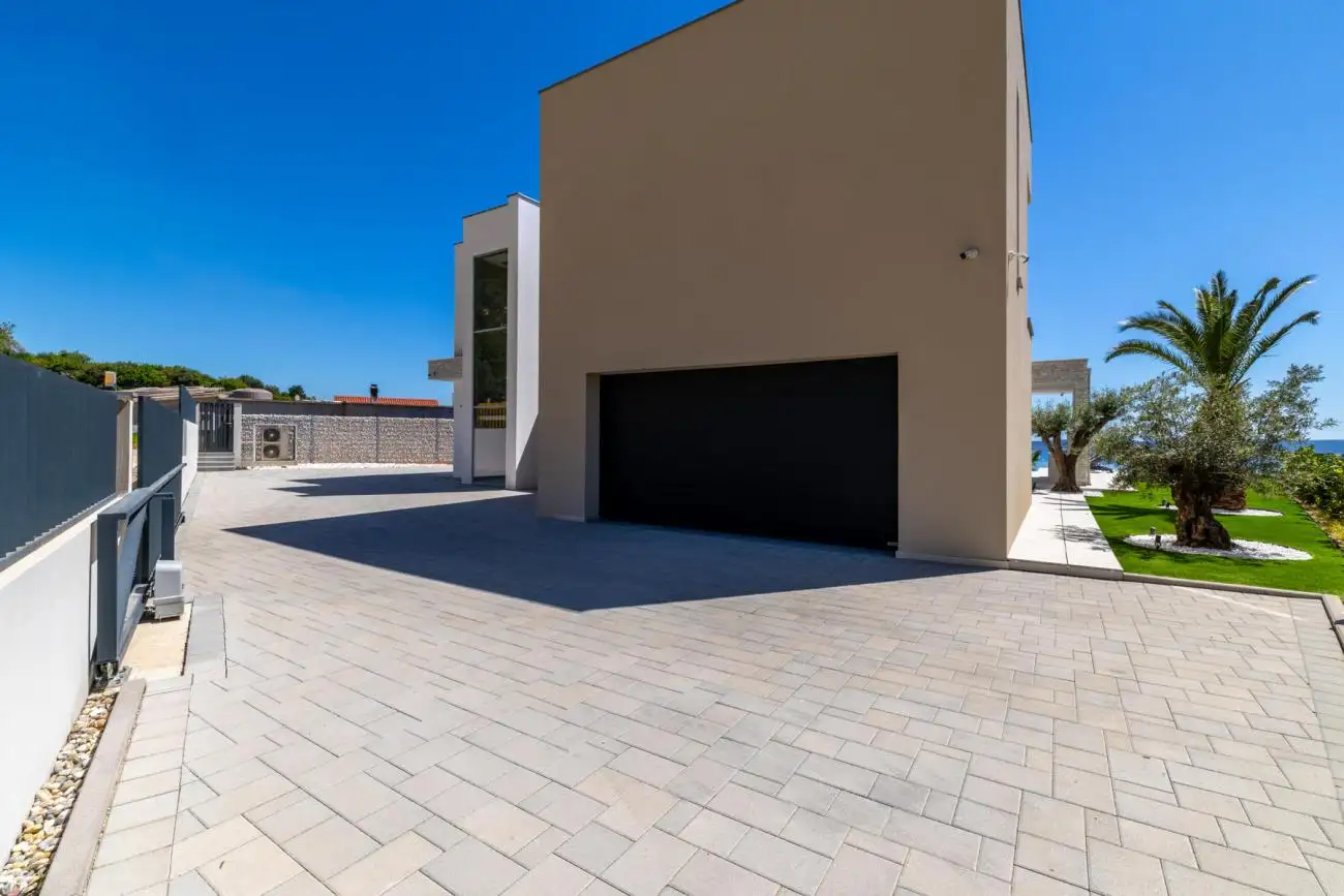 Villa 330m² in Croatia, Split. Priced at 2480000€ rent photo-12