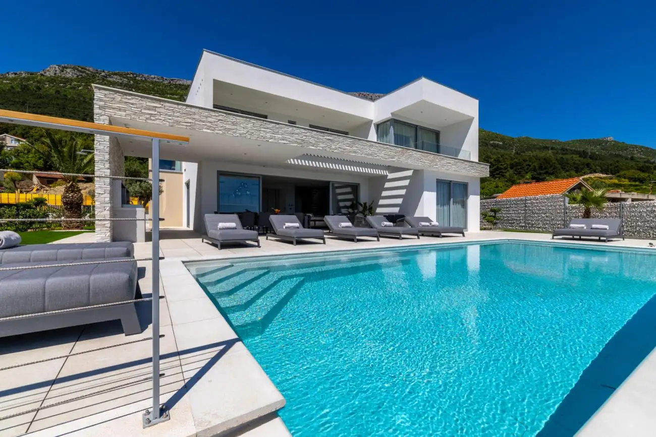 Villa 330m² in Croatia, Split. Priced at 2480000€ rent photo-13