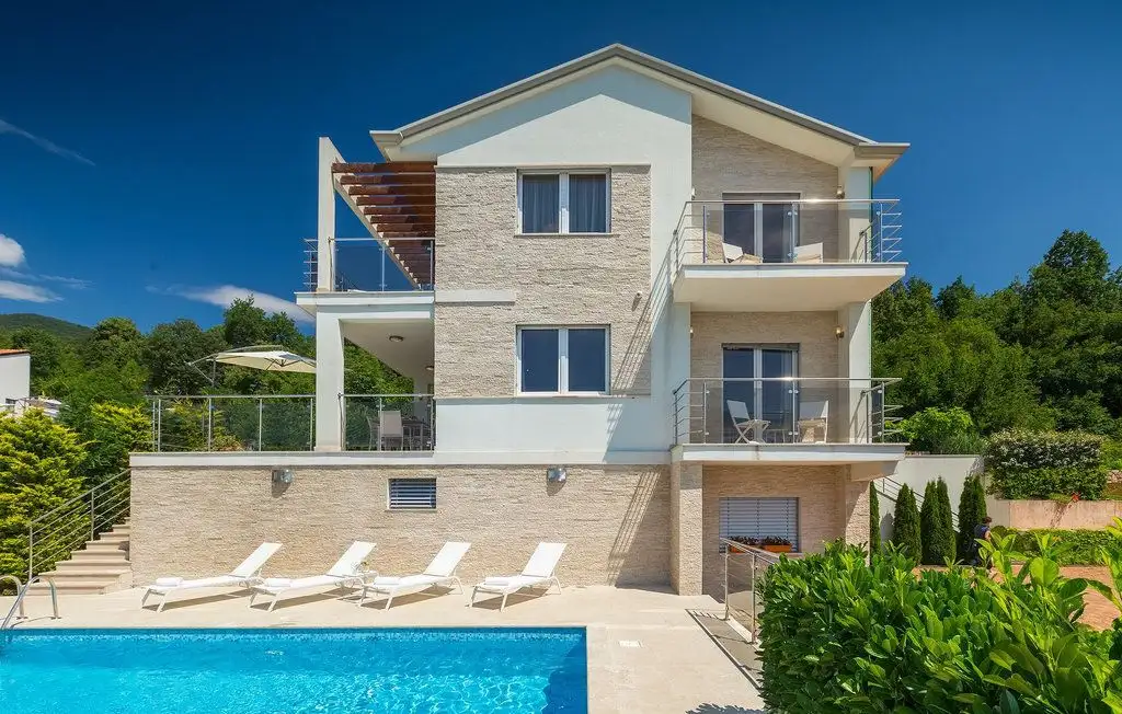 Villa 275m² in Croatia, Poljane. Priced at 960000€ rent photo-1