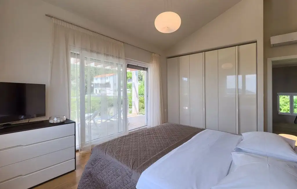 Villa 275m² in Croatia, Poljane. Priced at 960000€ rent photo-22