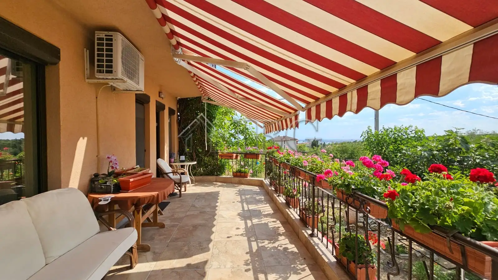 House 330m² in Bulgaria, Sveti Vlas. Priced at 345000€ rent photo-3