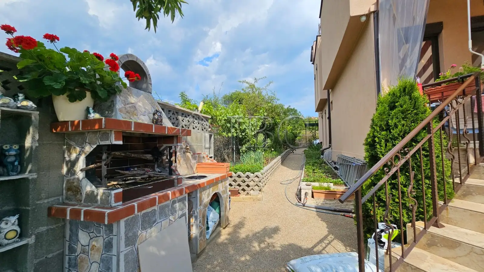 House 330m² in Bulgaria, Sveti Vlas. Priced at 345000€ rent photo-4