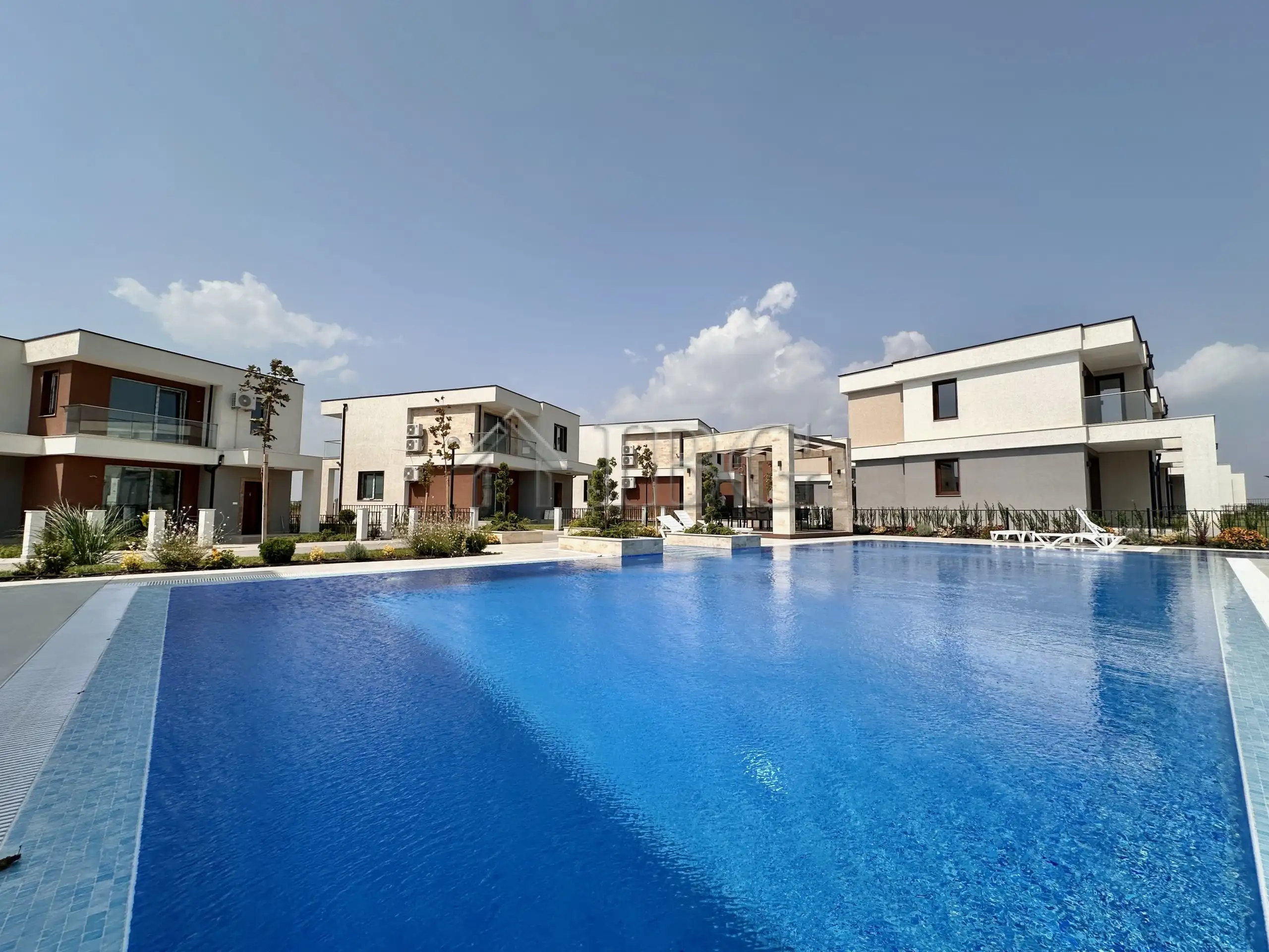 House 142m² in Bulgaria, Pomorie. Priced at 259900€ rent photo-2