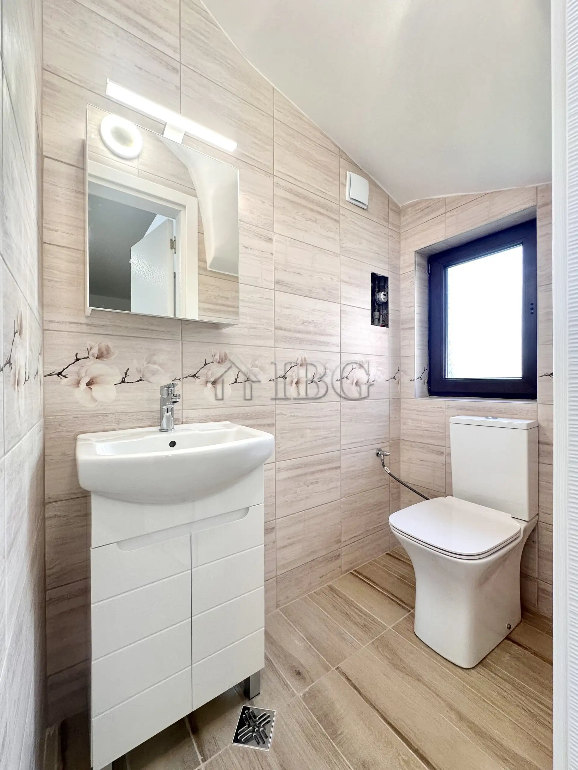 House 142m² in Bulgaria, Pomorie. Priced at 259900€ rent photo-19