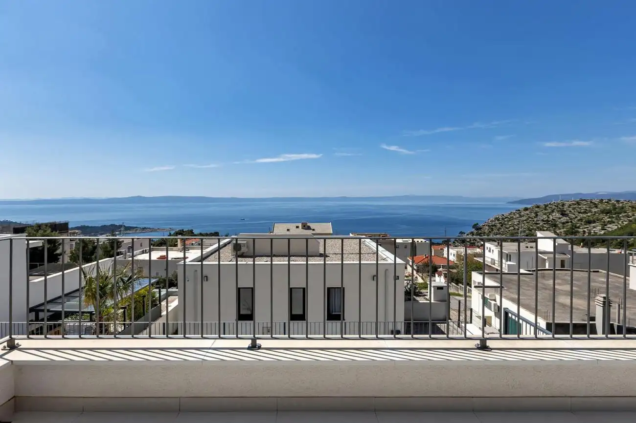 Villa 220m² in Croatia, Makarska. Priced at 1400000€ rent photo-2