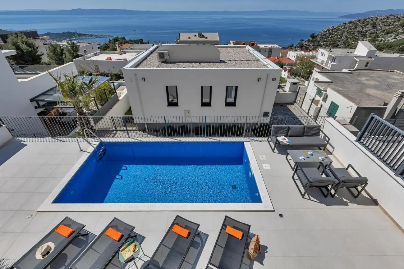 Villa 220m² in Croatia, Makarska. Priced at 1400000€ rent photo-5