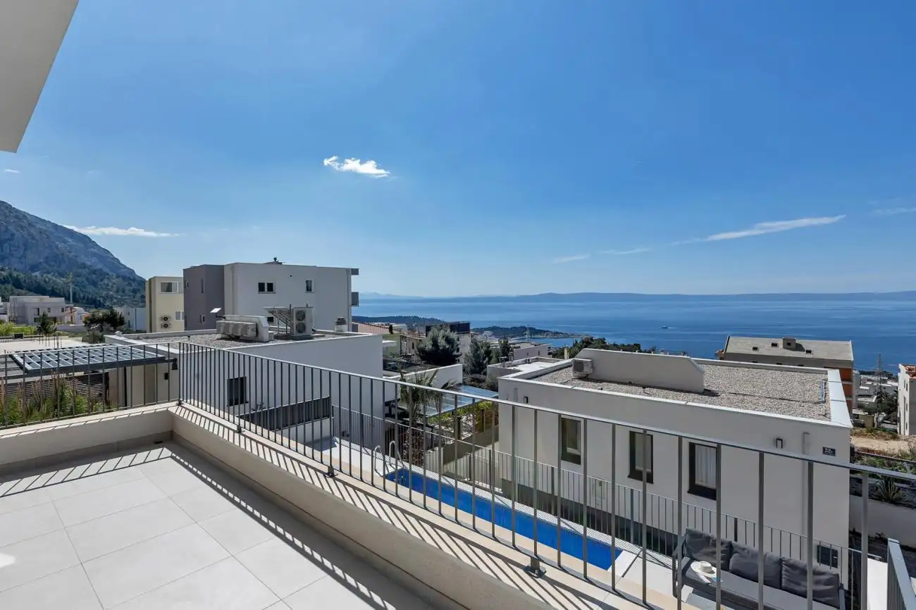 Villa 220m² in Croatia, Makarska. Priced at 1400000€ rent photo-7