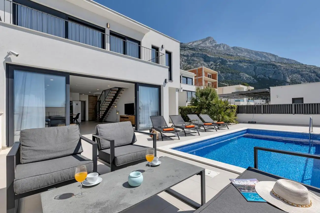 Villa 220m² in Croatia, Makarska. Priced at 1400000€ rent photo-10
