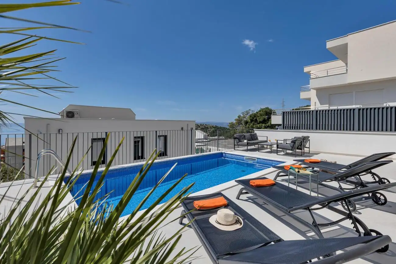 Villa 220m² in Croatia, Makarska. Priced at 1400000€ rent photo-14