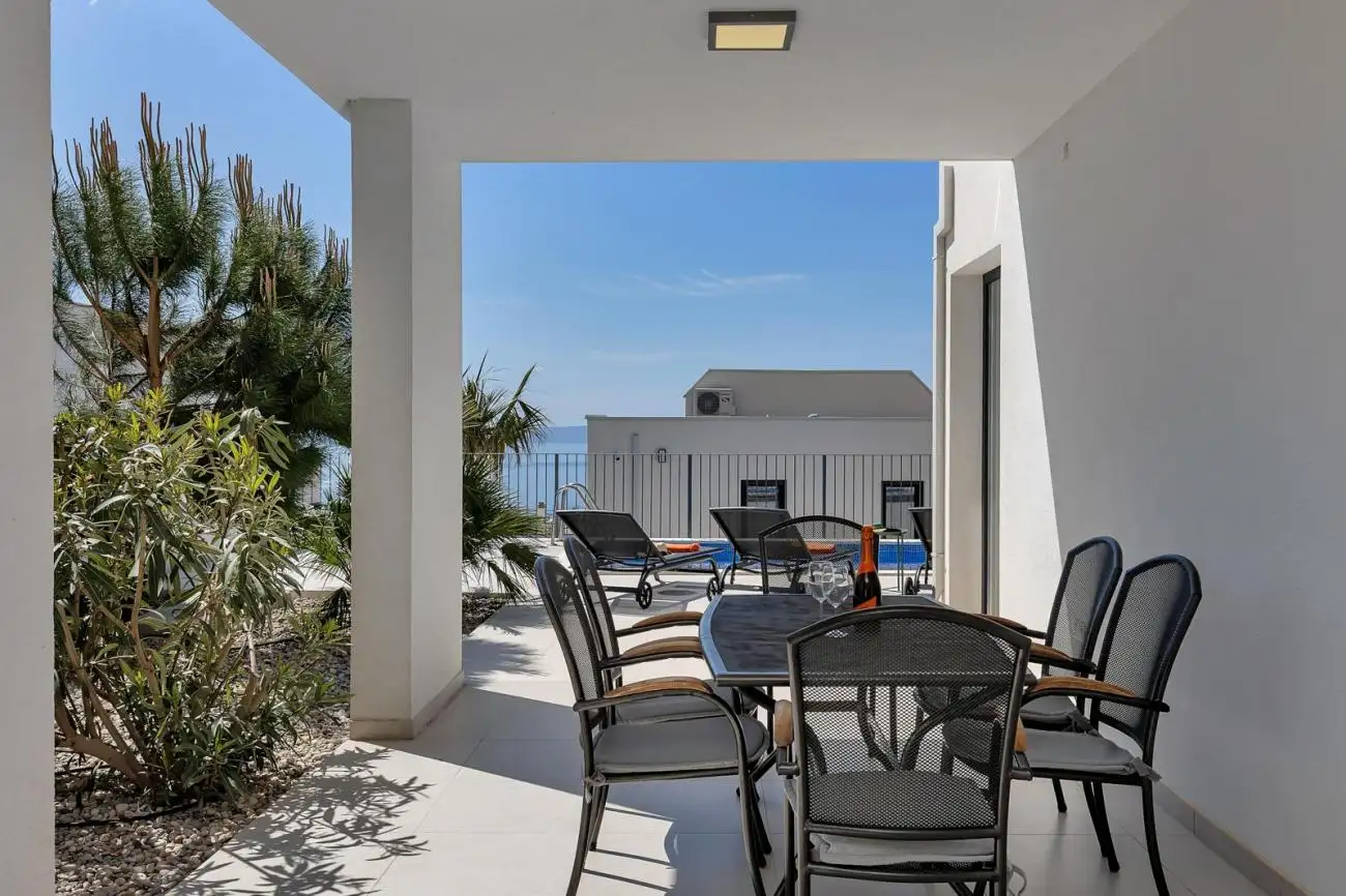 Villa 220m² in Croatia, Makarska. Priced at 1400000€ rent photo-15