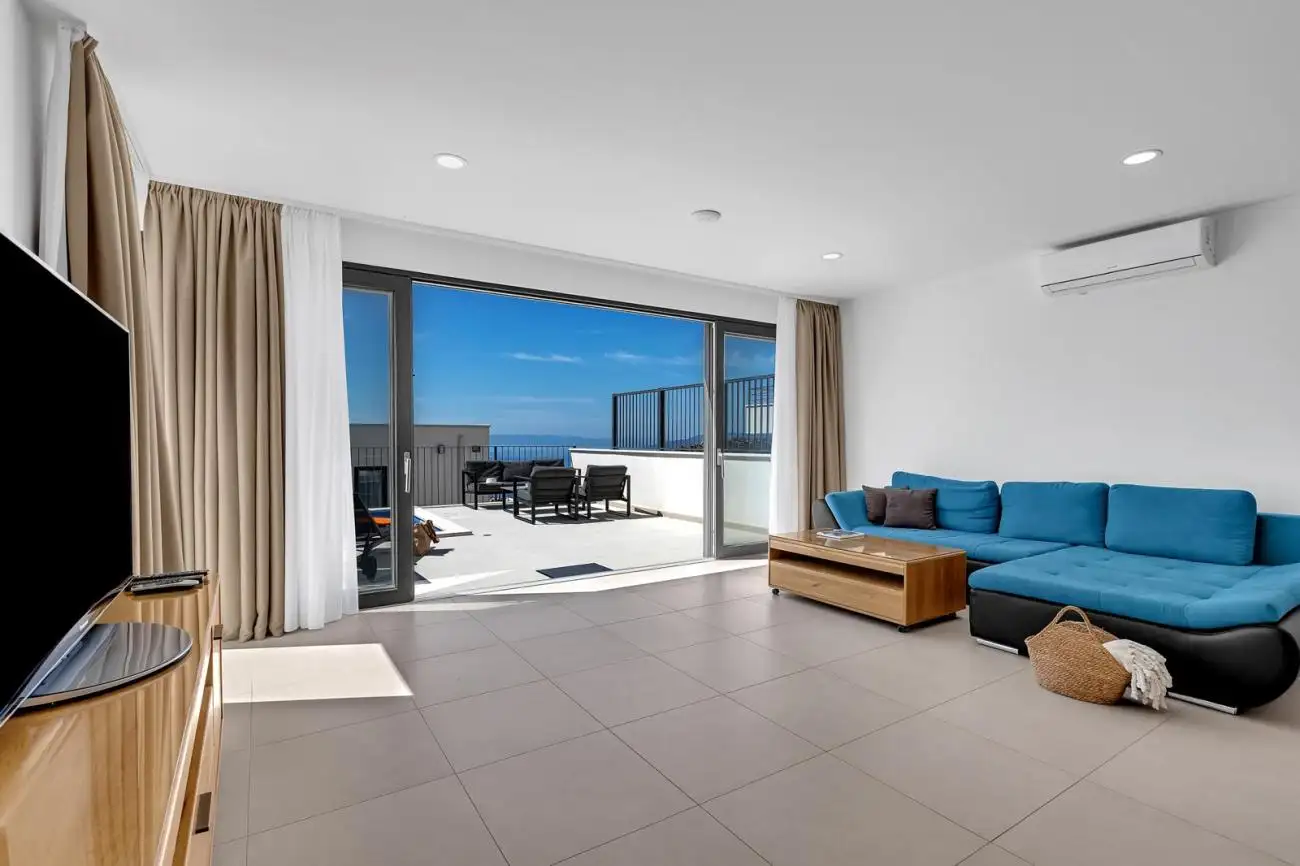 Villa 220m² in Croatia, Makarska. Priced at 1400000€ rent photo-17
