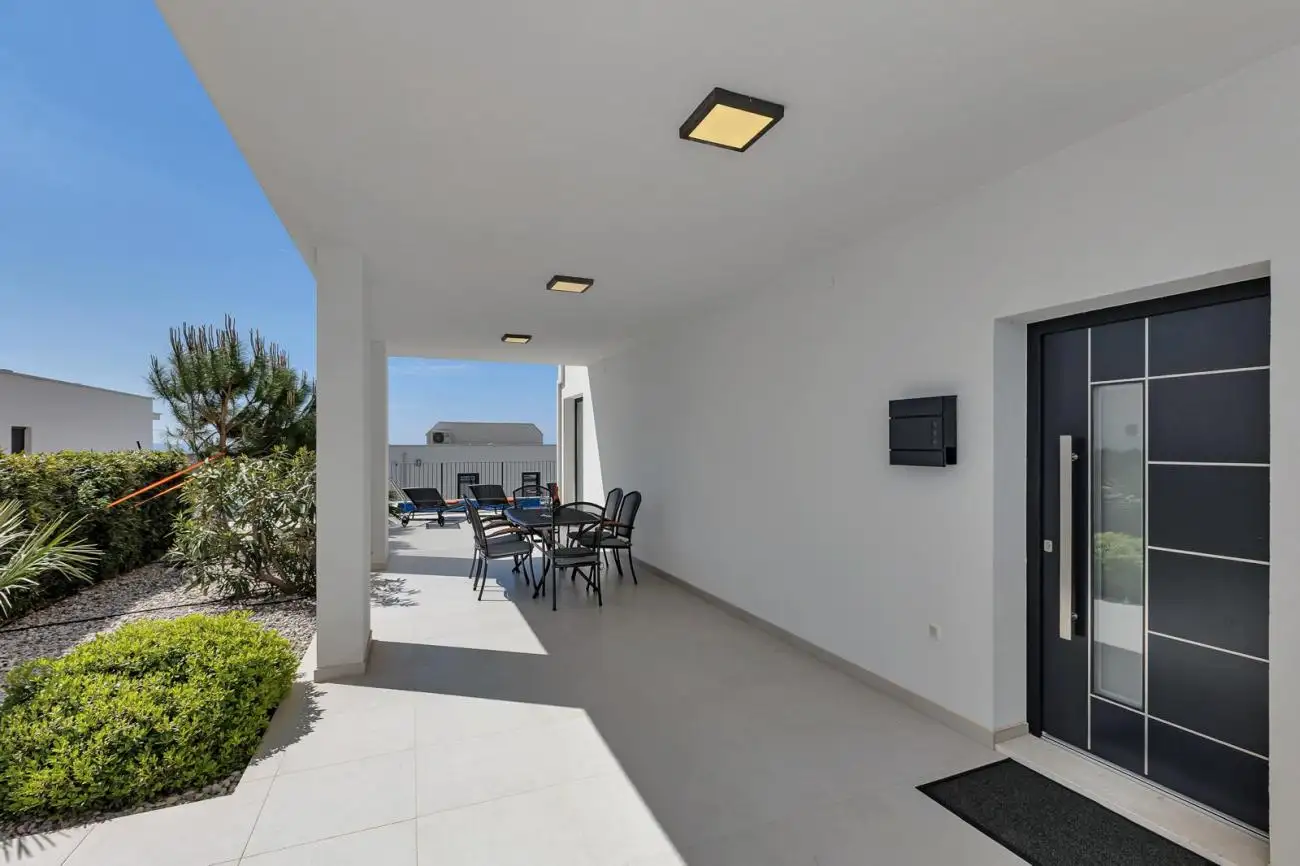 Villa 220m² in Croatia, Makarska. Priced at 1400000€ rent photo-18