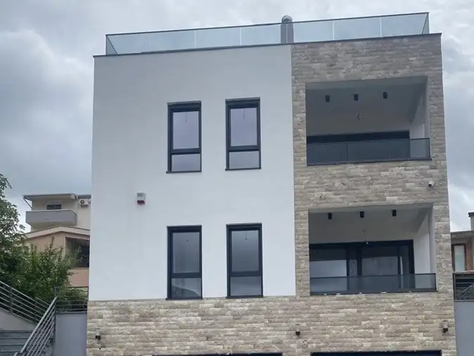 House 400m² in Italy, Barga. Priced at 750000€ rent photo-2